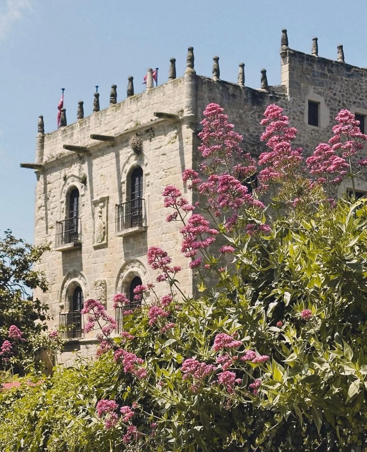 Mayorazgo De Altamira Marias Santillana del Mar Bagian luar foto
